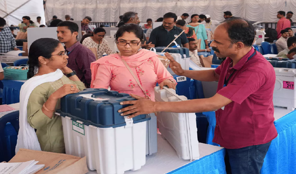 कर्नाटक वोट के रूप में उच्च-दांव की लड़ाई: