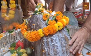 आप शंभू मंदिर जम्मू : साथरियान आप शंभू मंदिर: जम्मू का ऐतिहासिक और पवित्र धरोहर स्थल।